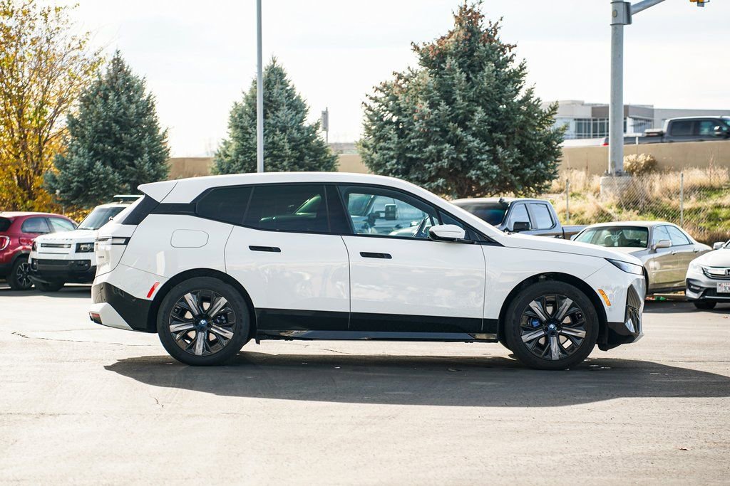 Used 2025 BMW iX xDrive50 image 4