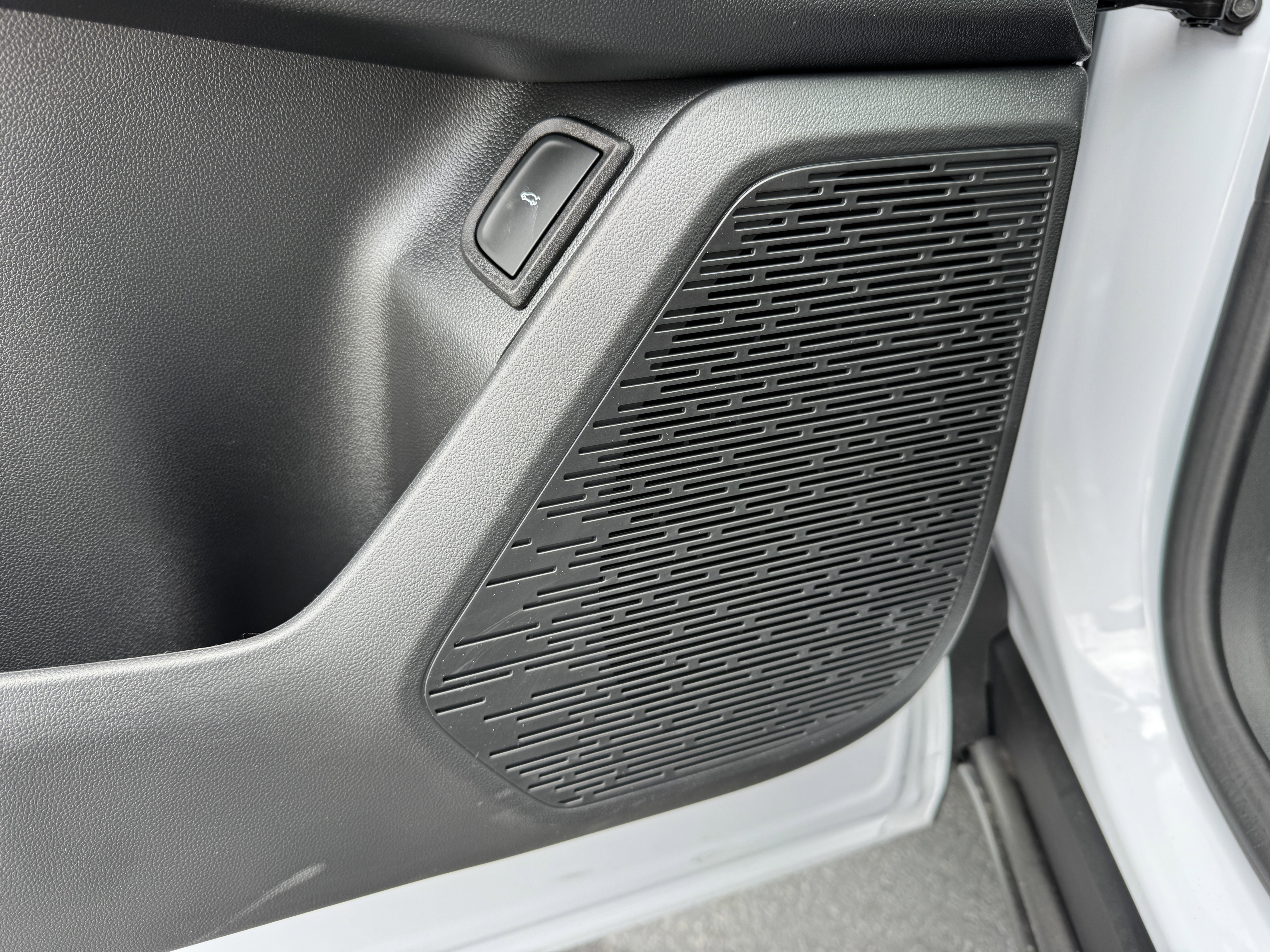 New 2026 Chevrolet Equinox ACTIV w/ LPO, Floor Liner Package image 12