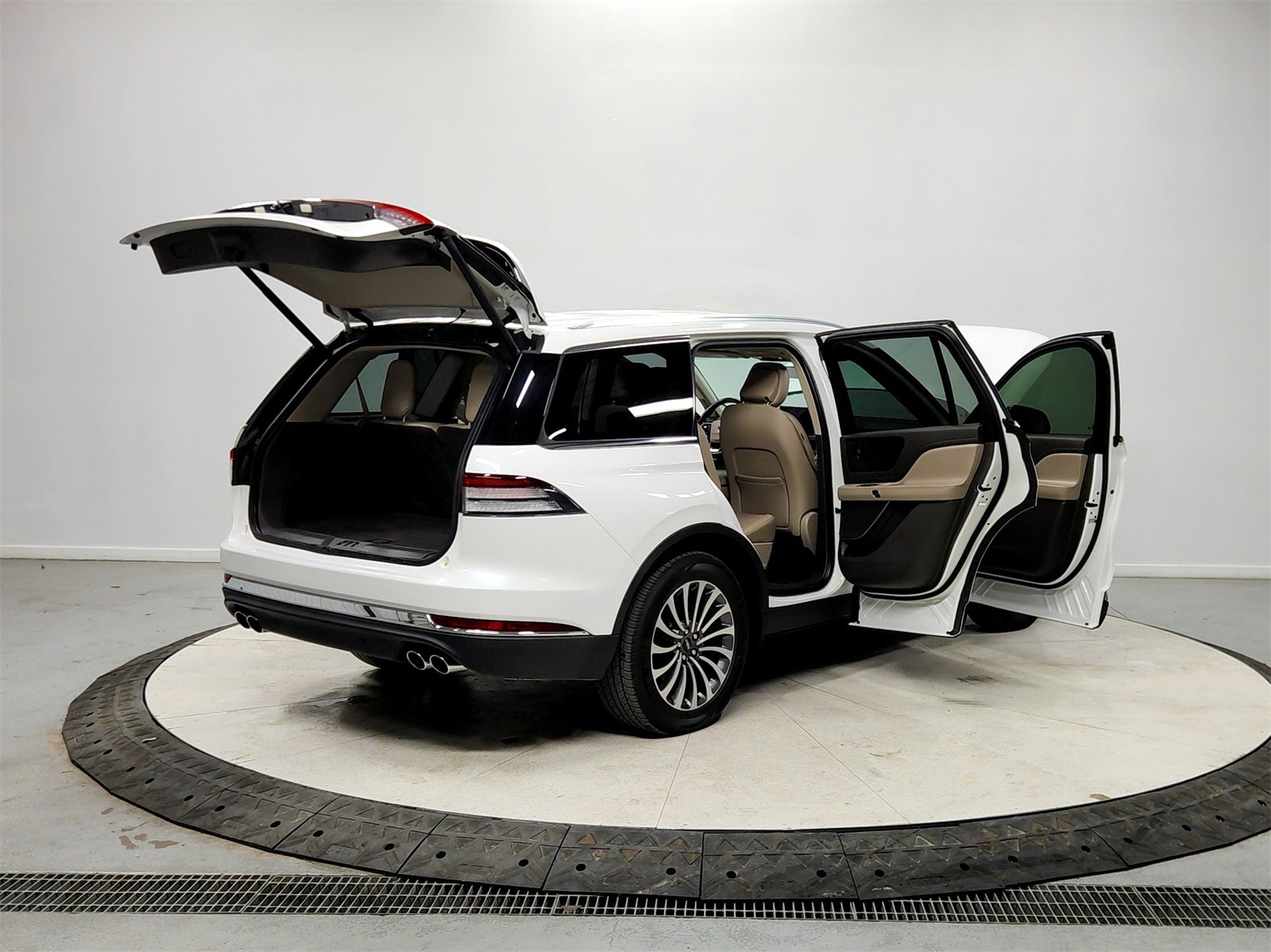 Used 2020 Lincoln Aviator Reserve image 15