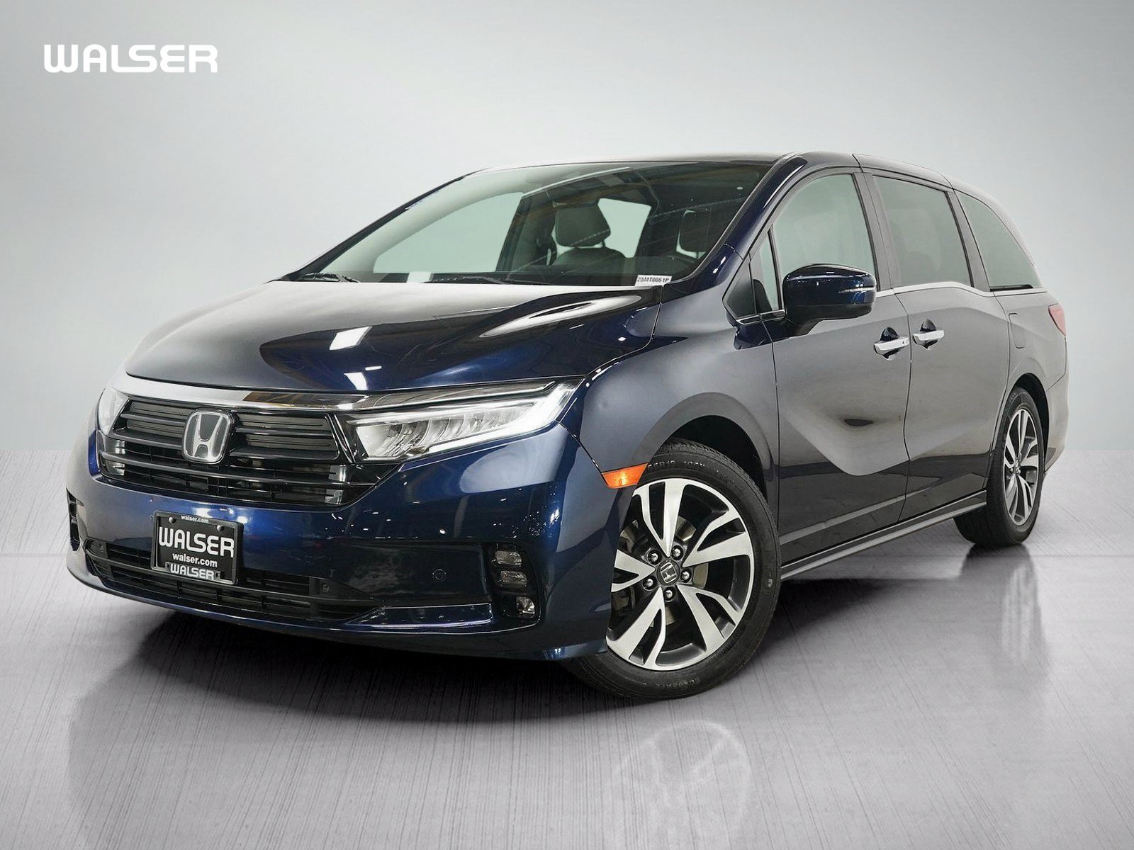 Used 2023 Honda Odyssey Touring image 1