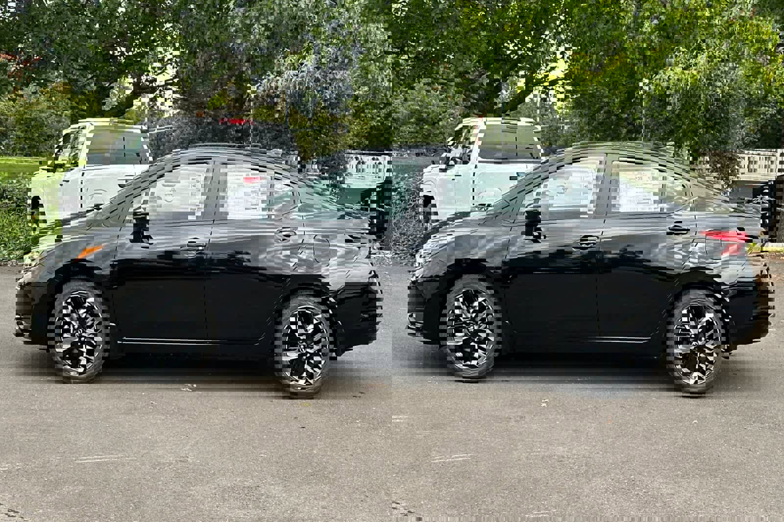 New 2025 Nissan Versa SR w/ Trunk Package image 5