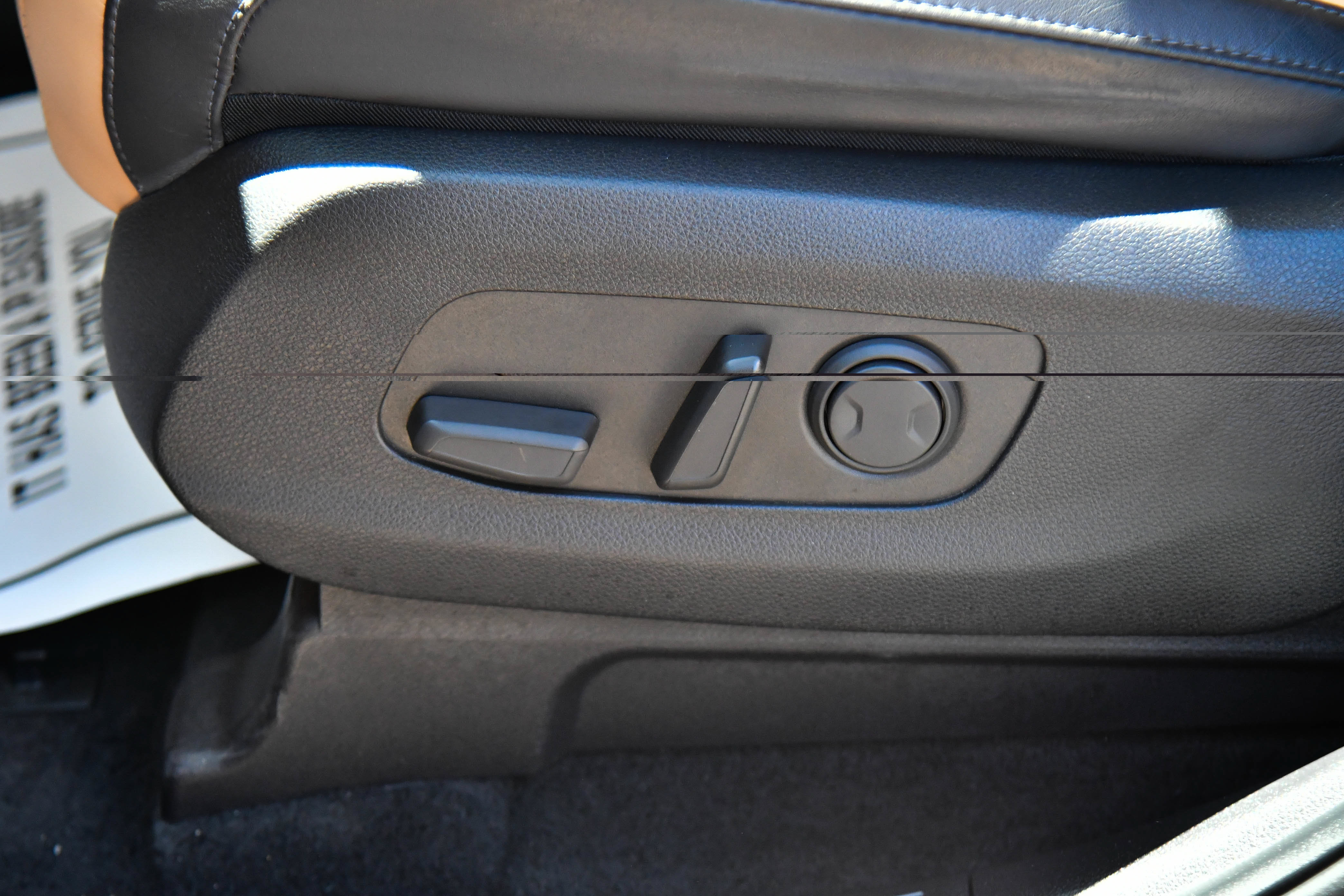 Used 2022 Kia Carnival LX FWD image 17