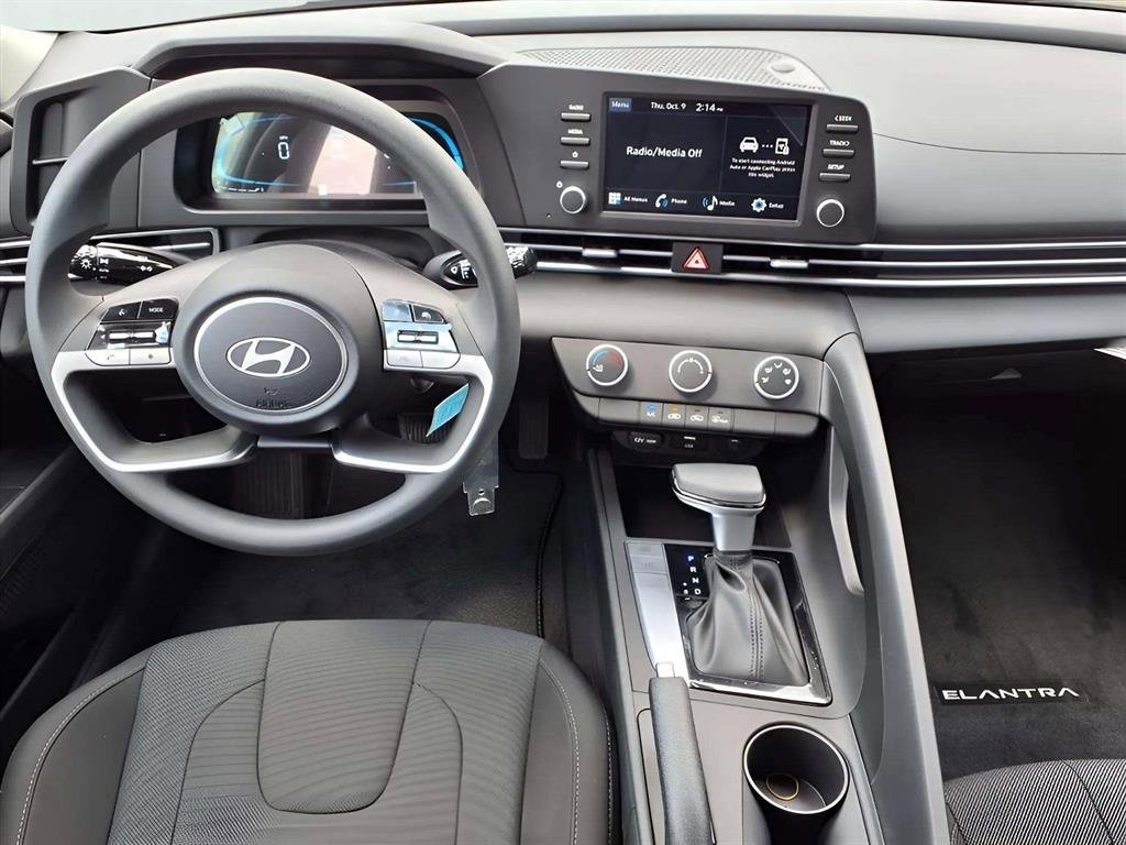 New 2025 Hyundai Elantra SE image 10