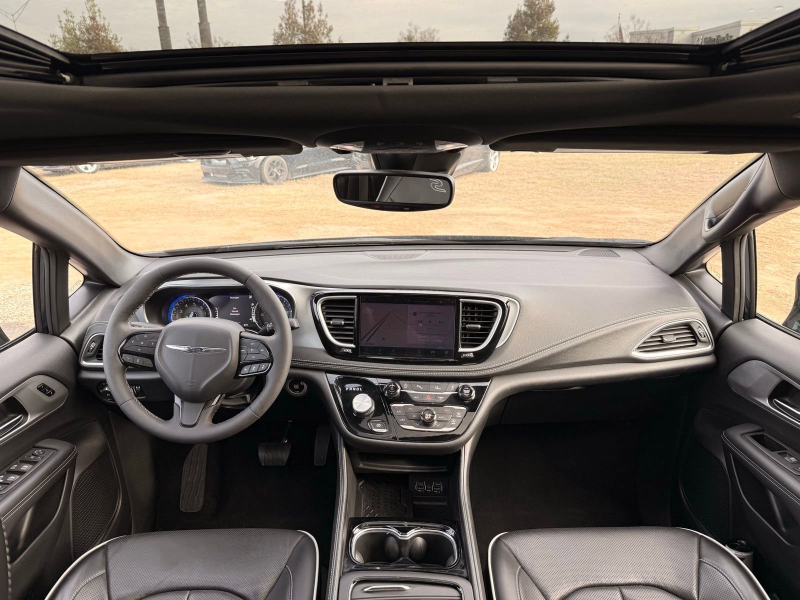 Used 2025 Chrysler Pacifica Limited image 28