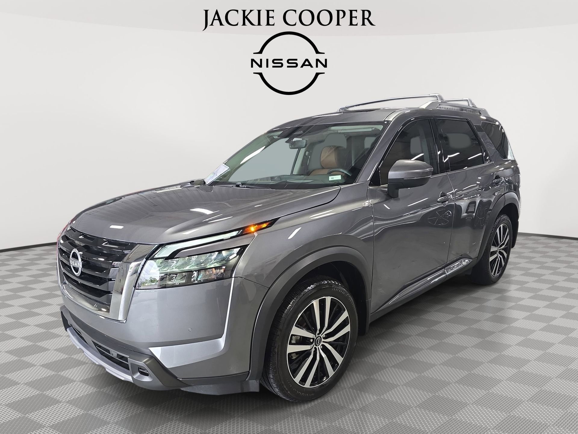 Used 2025 Nissan Pathfinder Platinum FWD image 1