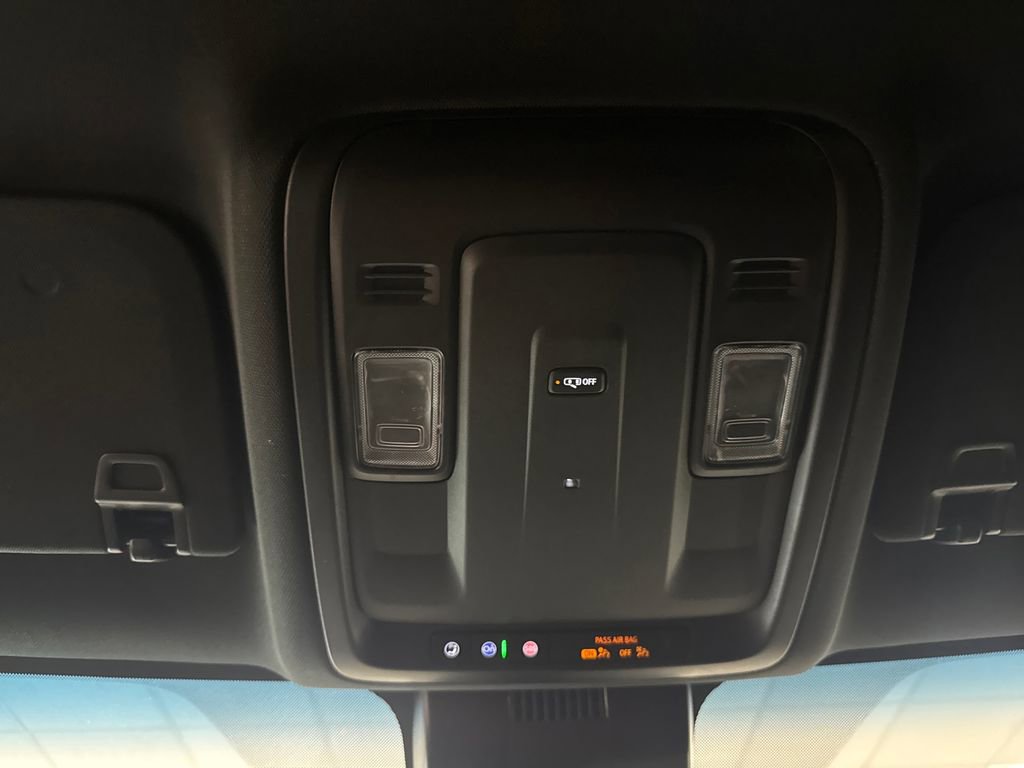 Used 2024 GMC Yukon SLE w/ Gmc Pro Safety Plus Package RWD image 16