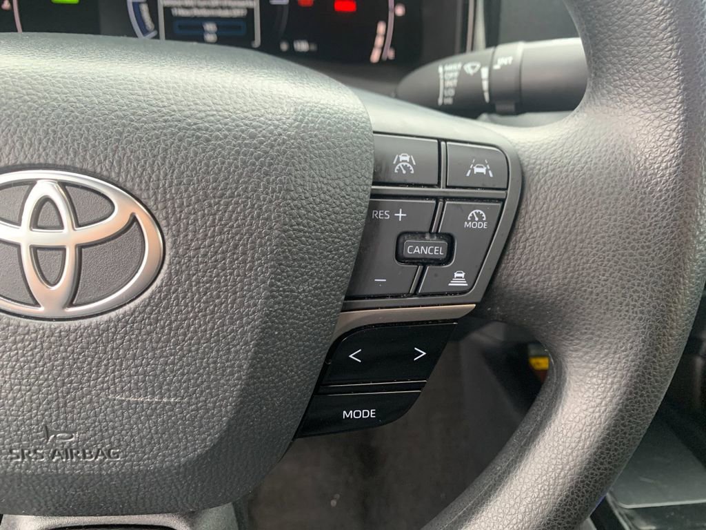 Used 2025 Toyota Camry LE image 28