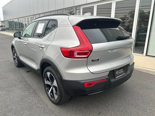 Certified 2025 Volvo XC40 B5 Plus AWD/4WD image 3