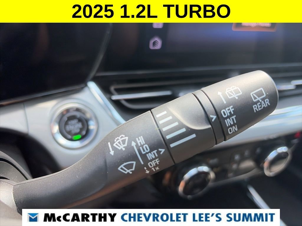 Used 2025 Chevrolet Trax LT FWD image 21