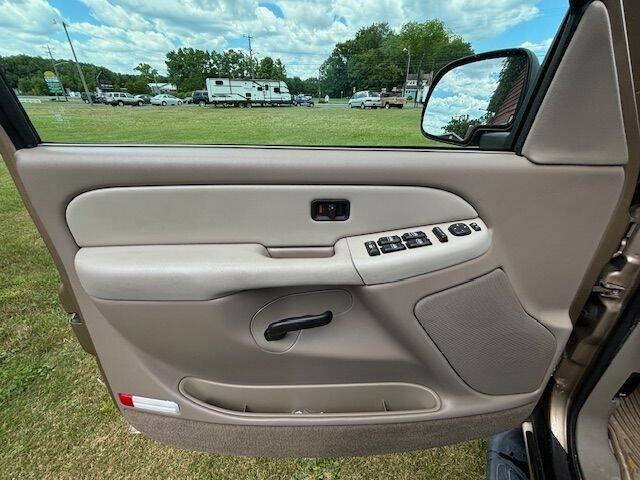Used 2001 Chevrolet Tahoe LS w/ LS Preferred Equipment Group AWD/4WD image 10