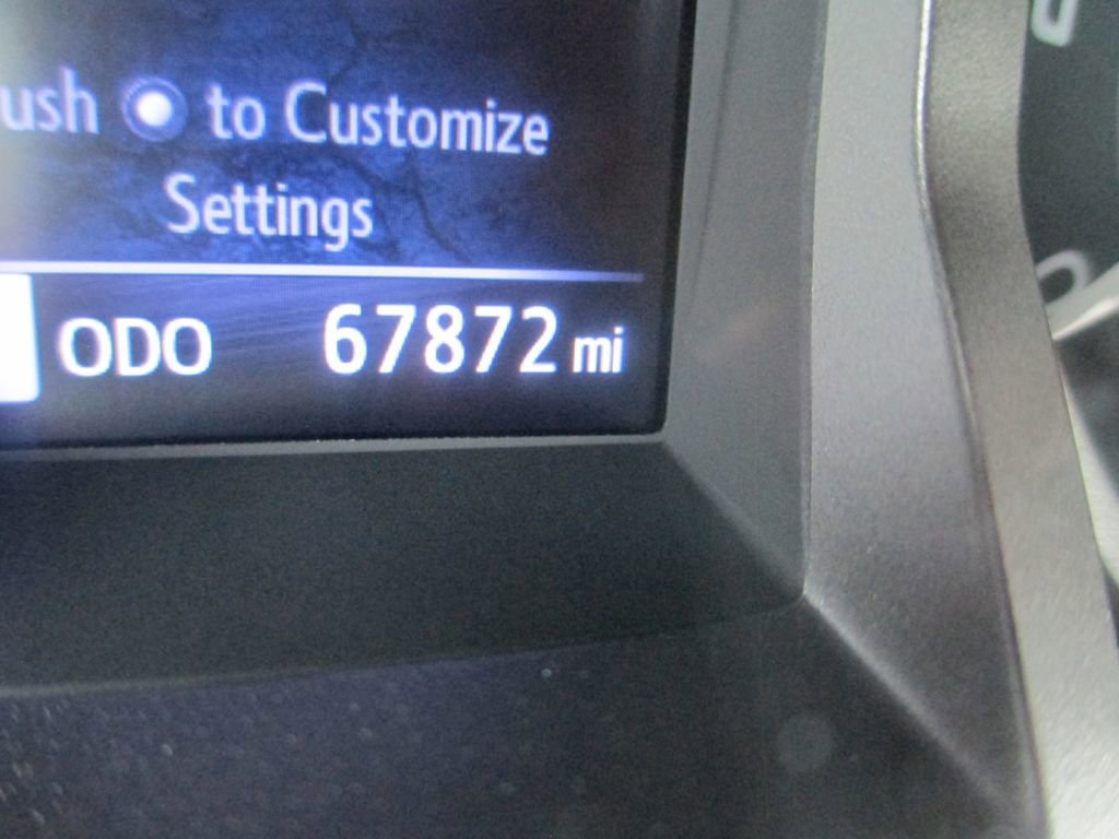 Used 2020 Toyota Tacoma Limited image 33