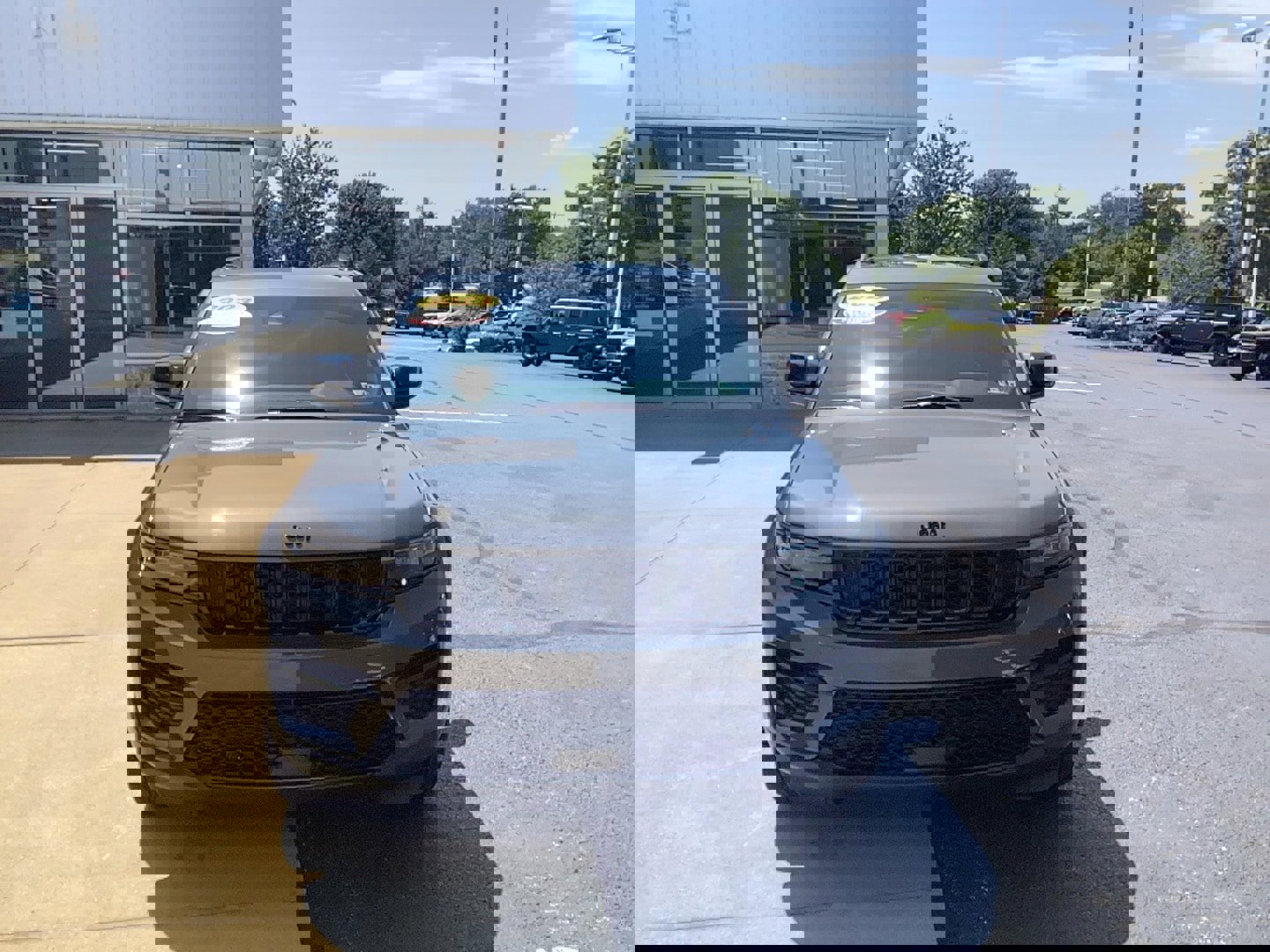 Certified 2023 Jeep Grand Cherokee Altitude image 2