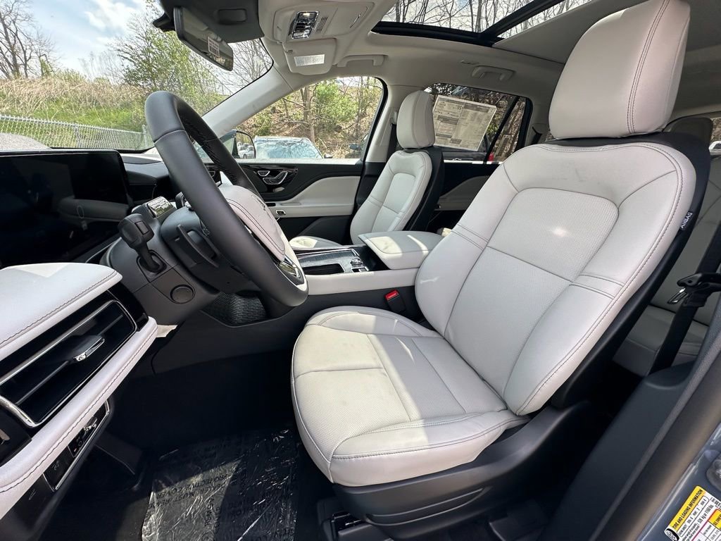 New 2026 Lincoln Aviator AWD image 18