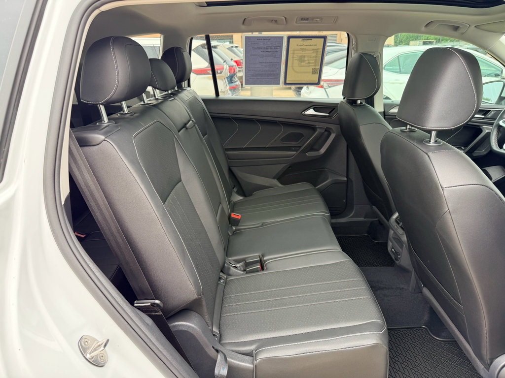 Used 2022 Volkswagen Tiguan SE w/ Panoramic Sunroof Package FWD image 27