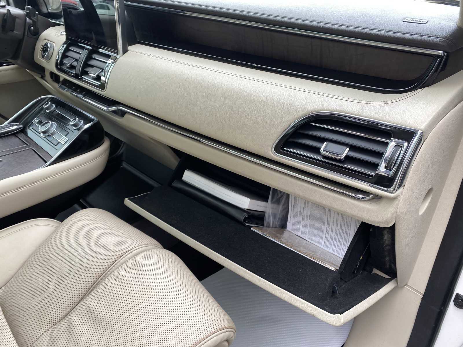 Used 2018 Lincoln Navigator L Reserve w/ Technology Package image 32