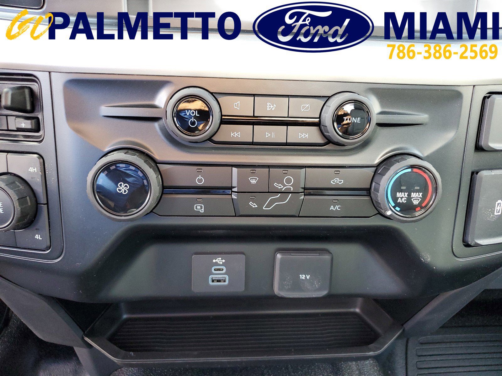 New 2024 Ford F550 4x4 Regular Cab Super Duty image 18