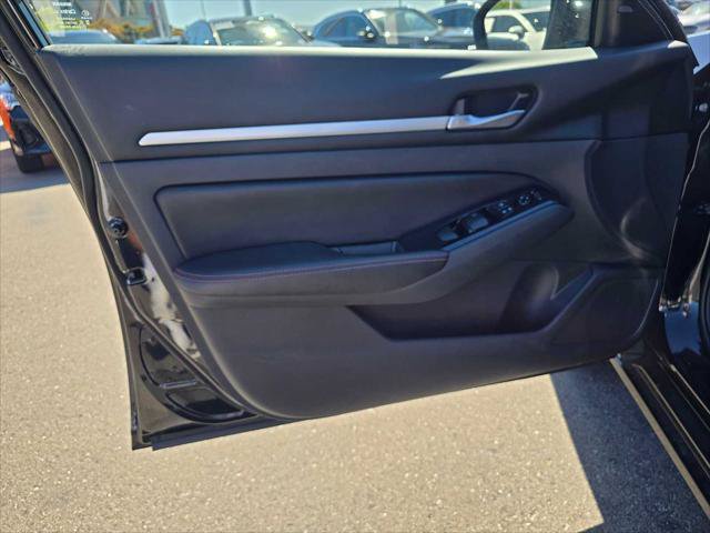 Used 2024 Nissan Altima 2.5 SR AWD/4WD image 19