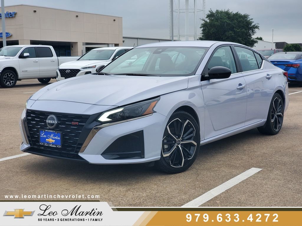 Used 2024 Nissan Altima 2.5 SR FWD image 1
