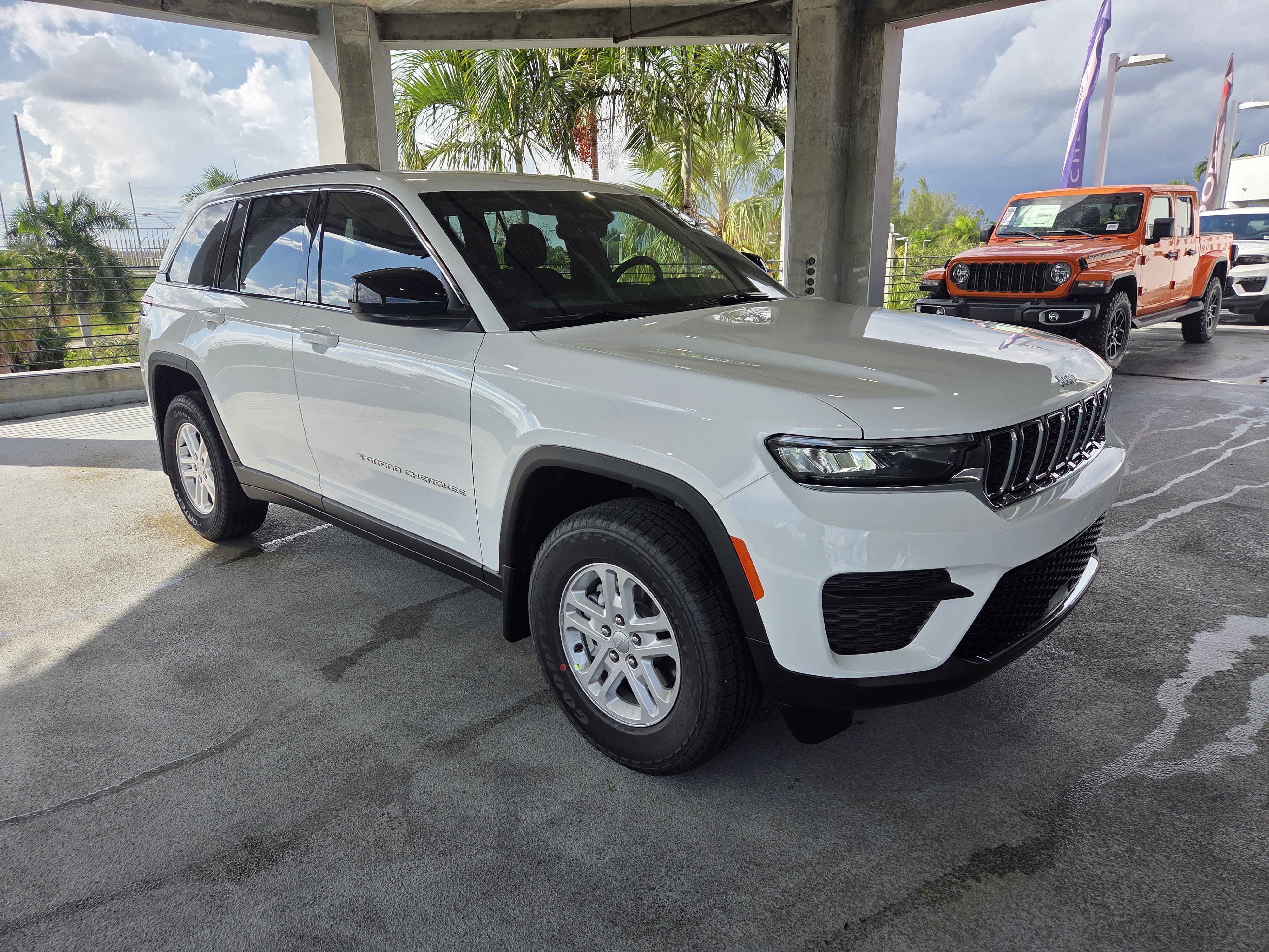New 2025 Jeep Grand Cherokee Laredo w/ MOPAR Finishing Package RWD image 2