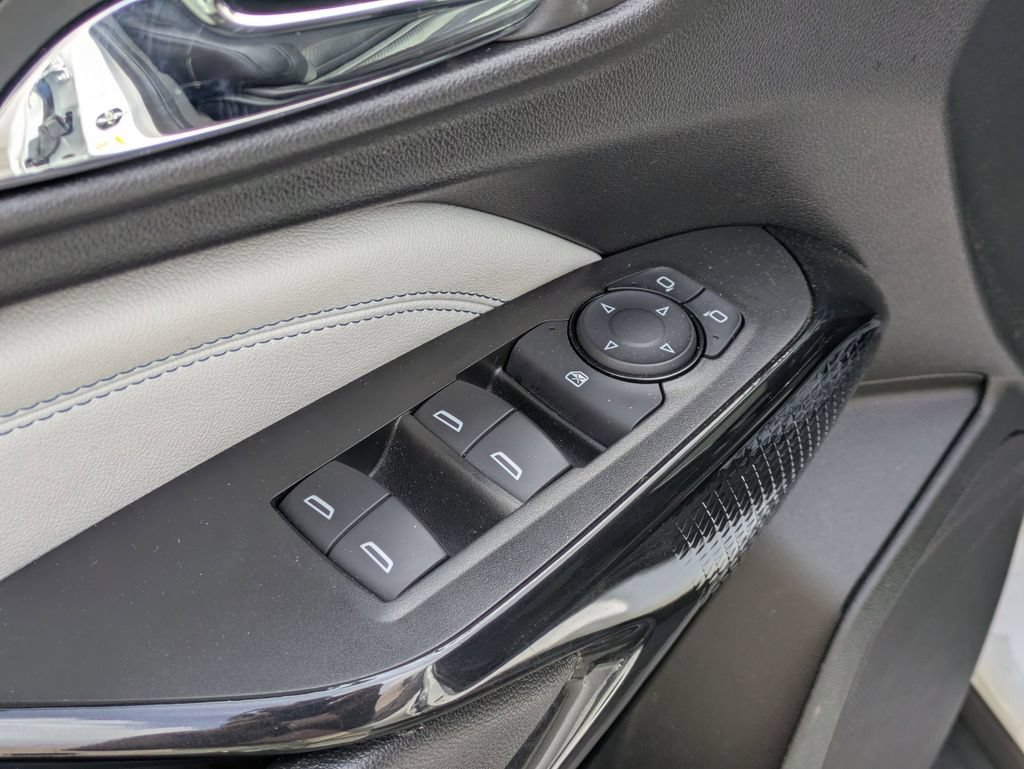 Used 2025 Chevrolet Trax LT w/ LT Convenience Package FWD image 13