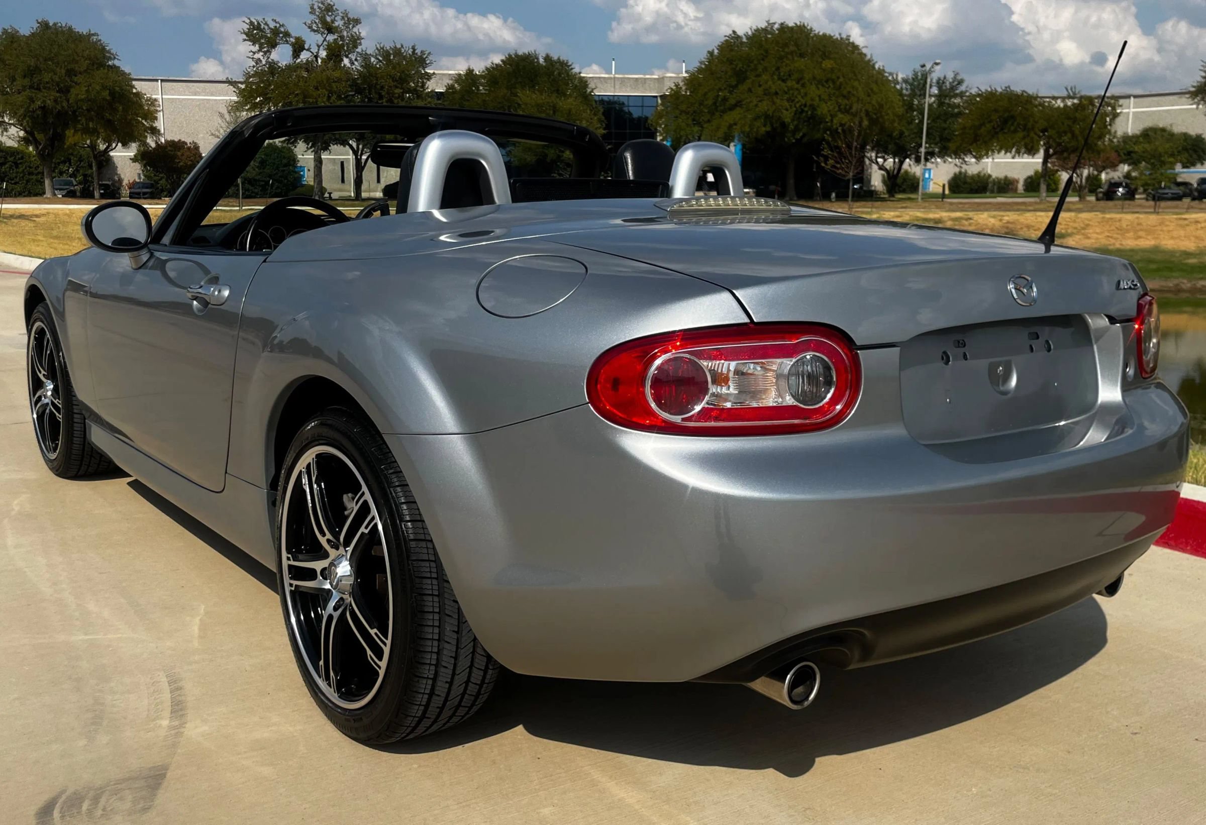 Used 2012 MAZDA MX-5 Miata Touring RWD image 6