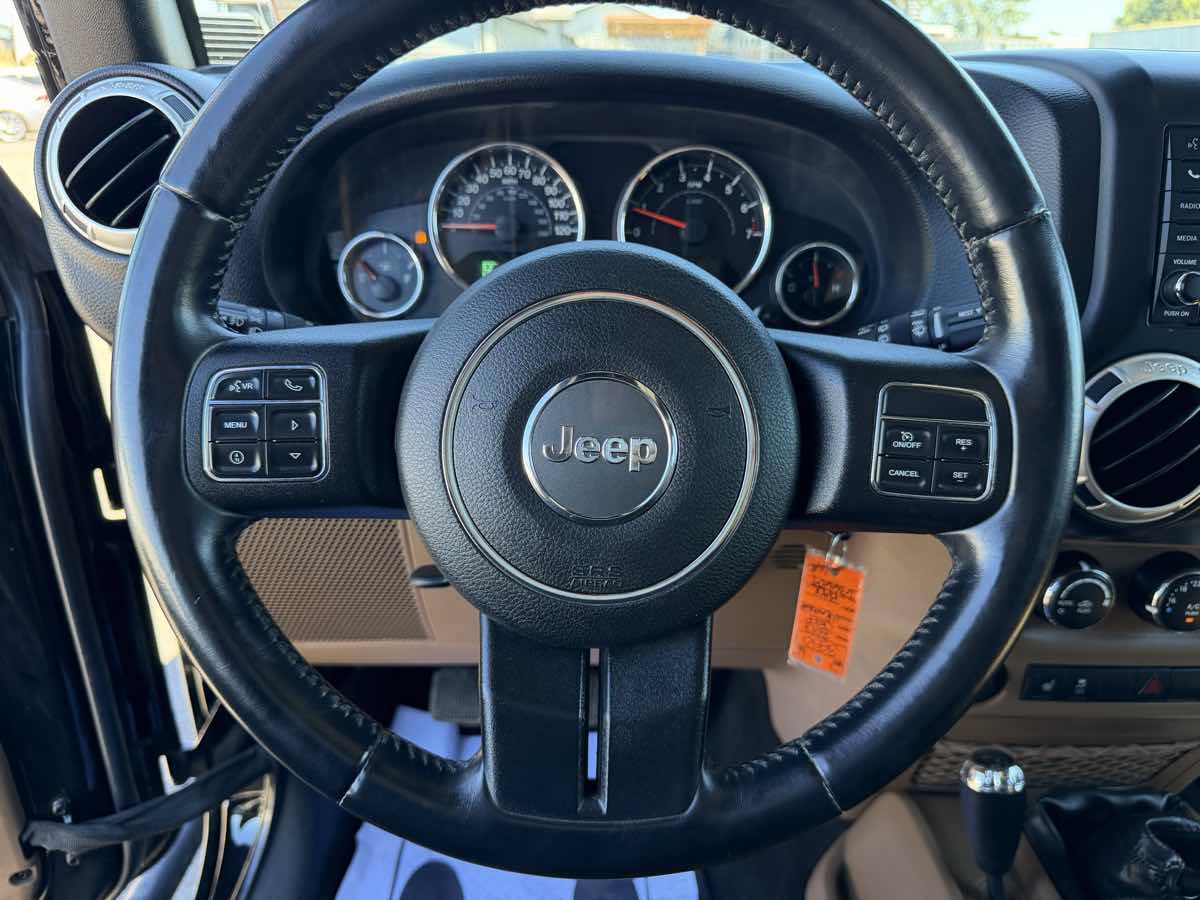 Used 2017 Jeep Wrangler Unlimited Rubicon w/ Cold Weather Group AWD/4WD image 15