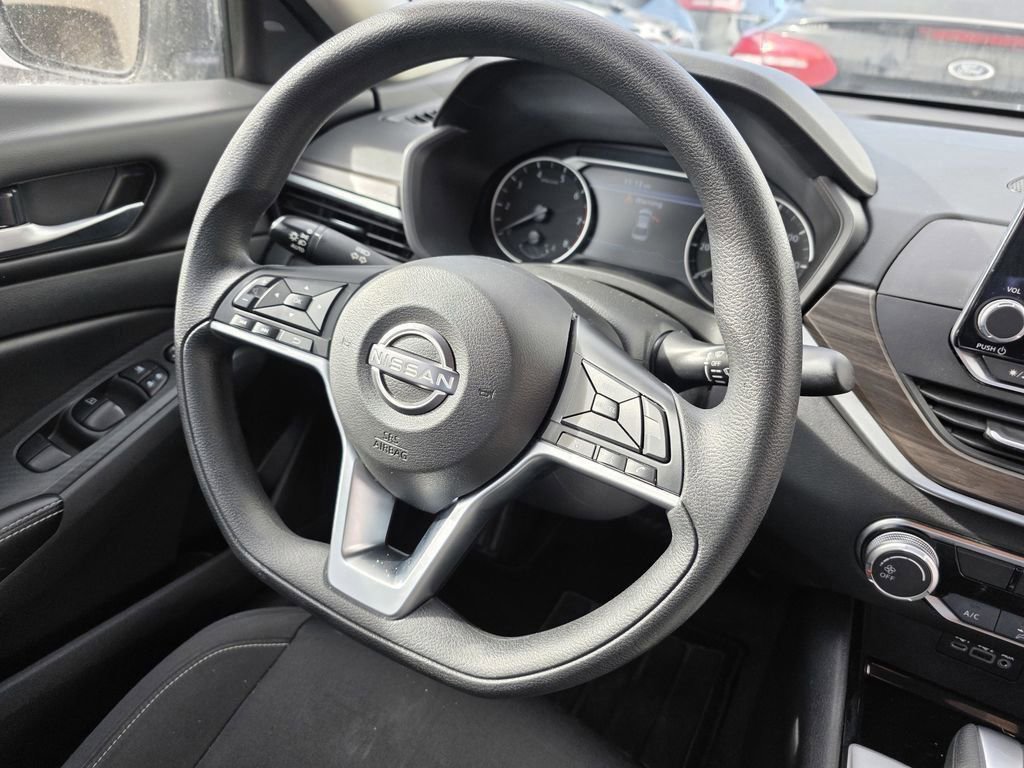 Used 2024 Nissan Altima 2.5 SV image 11