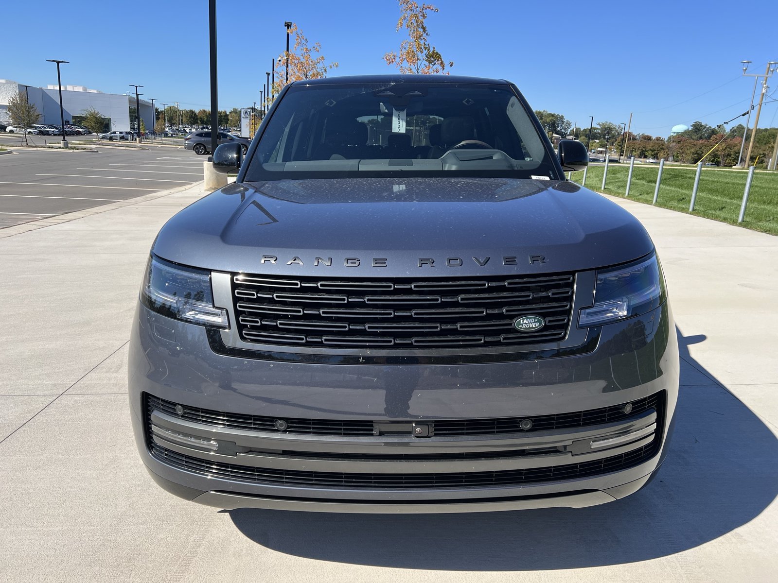 Used 2026 Land Rover Range Rover Long Wheelbase SE AWD/4WD image 3