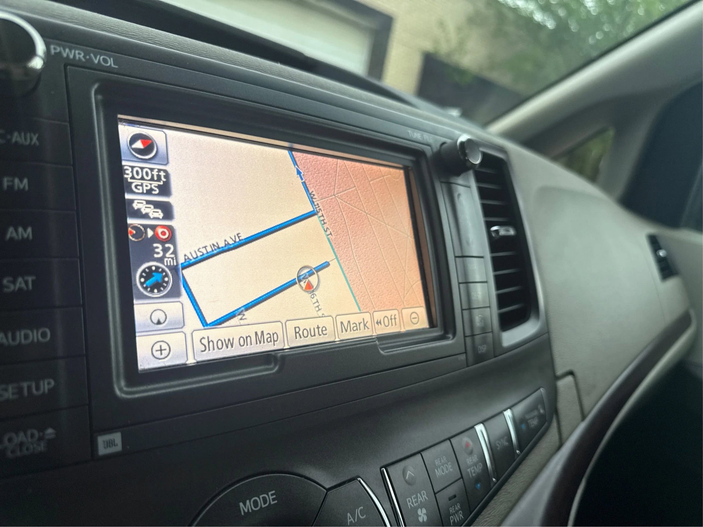 Used 2011 Toyota Sienna XLE w/ XLE Navigation Pkg FWD image 26