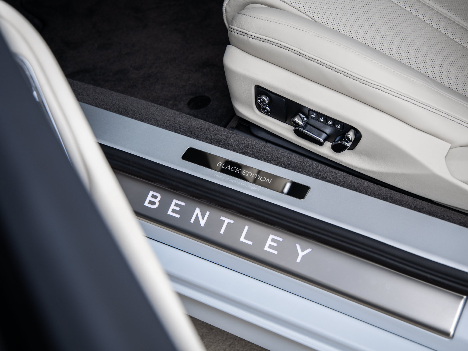 Used 2025 Bentley Continental GTC AWD/4WD image 27