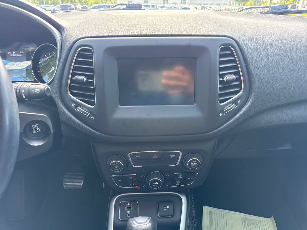 Used 2020 Jeep Compass Latitude FWD image 18