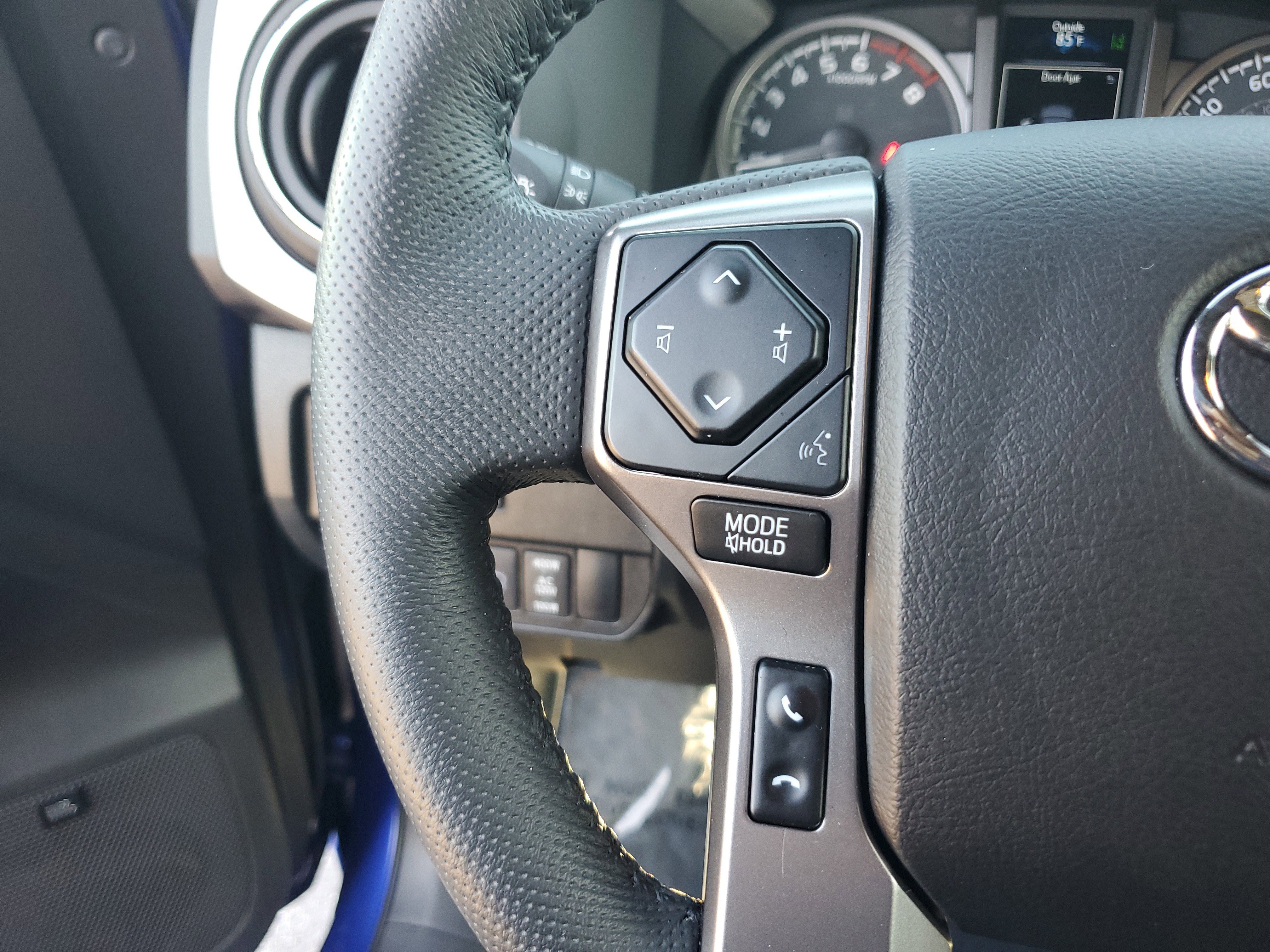 Used 2022 Toyota Tacoma Limited image 21