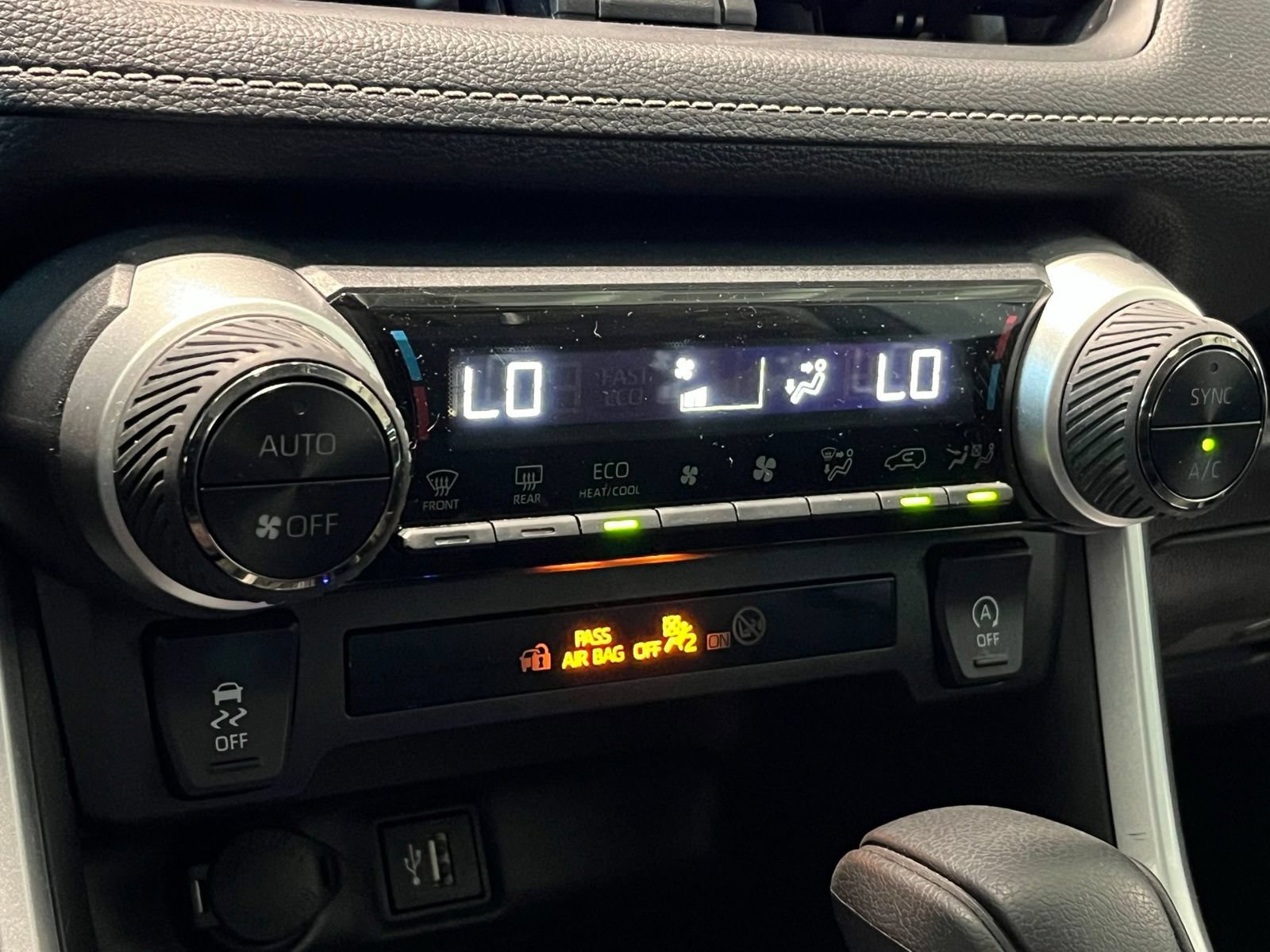 Used 2025 Toyota RAV4 XLE AWD/4WD image 23