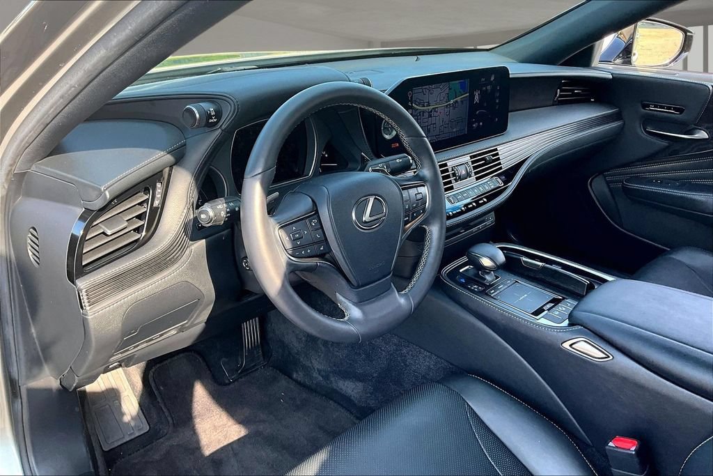Used 2022 Lexus LS 500 w/ Accessory Package (Z2) RWD image 17