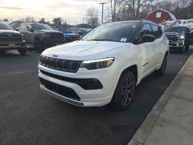 Certified 2025 Jeep Compass Limited w/ High Altitude Package AWD/4WD image 3