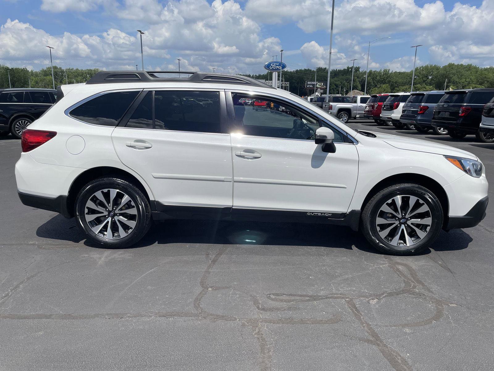 Used 2017 Subaru Outback 3.6R Limited AWD/4WD image 6