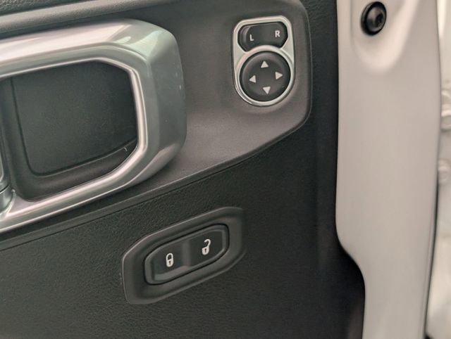 Used 2023 Jeep Gladiator Sport image 11