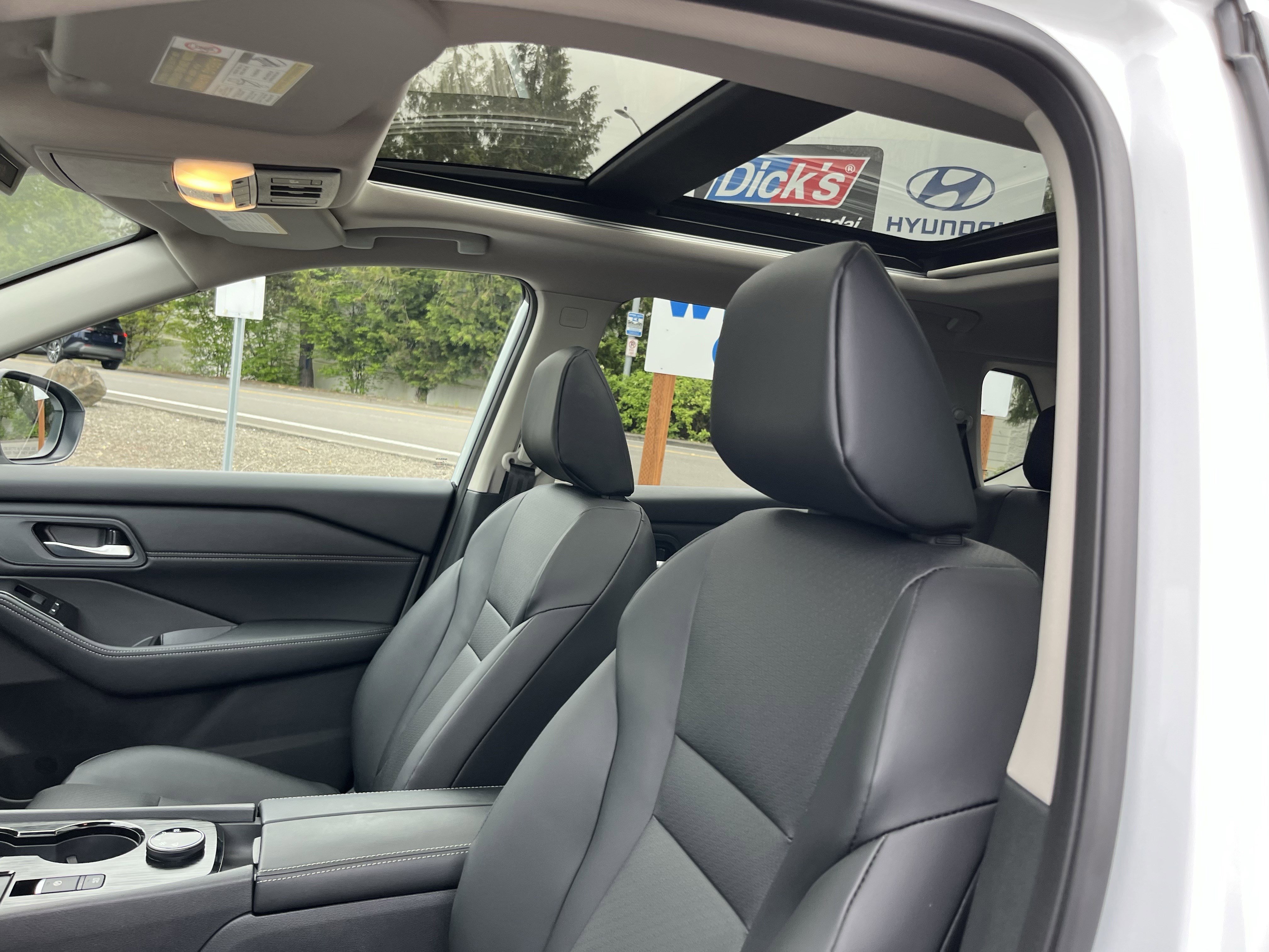 Used 2026 Nissan Rogue SV AWD/4WD image 19