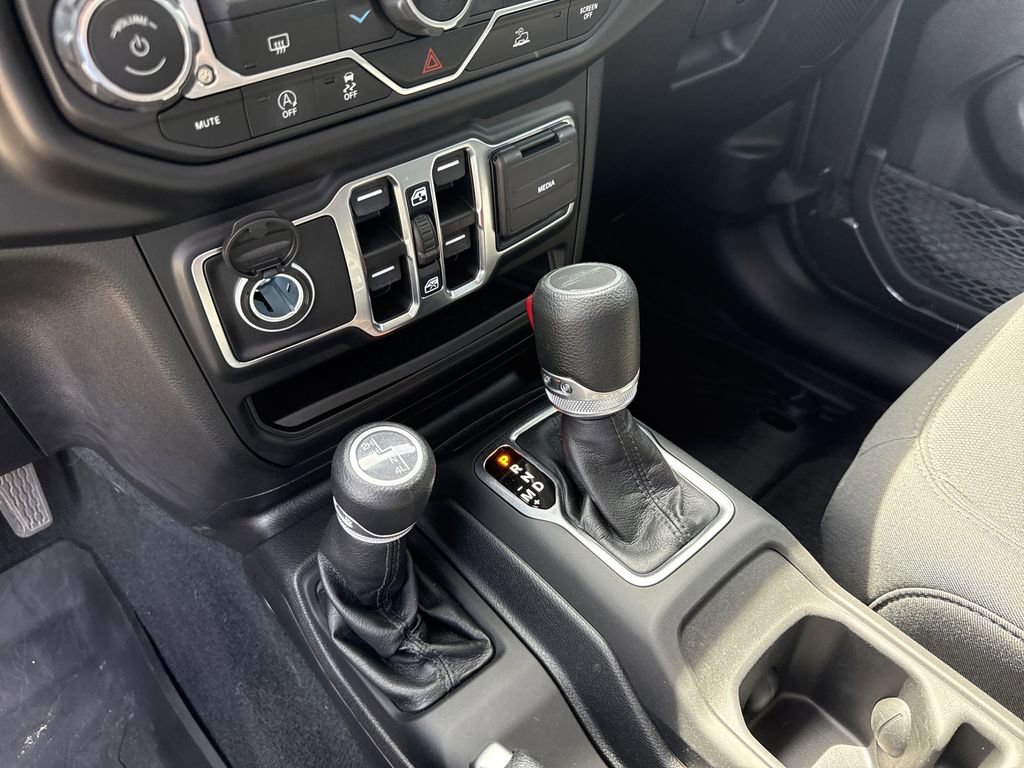 Used 2022 Jeep Gladiator Sport image 29