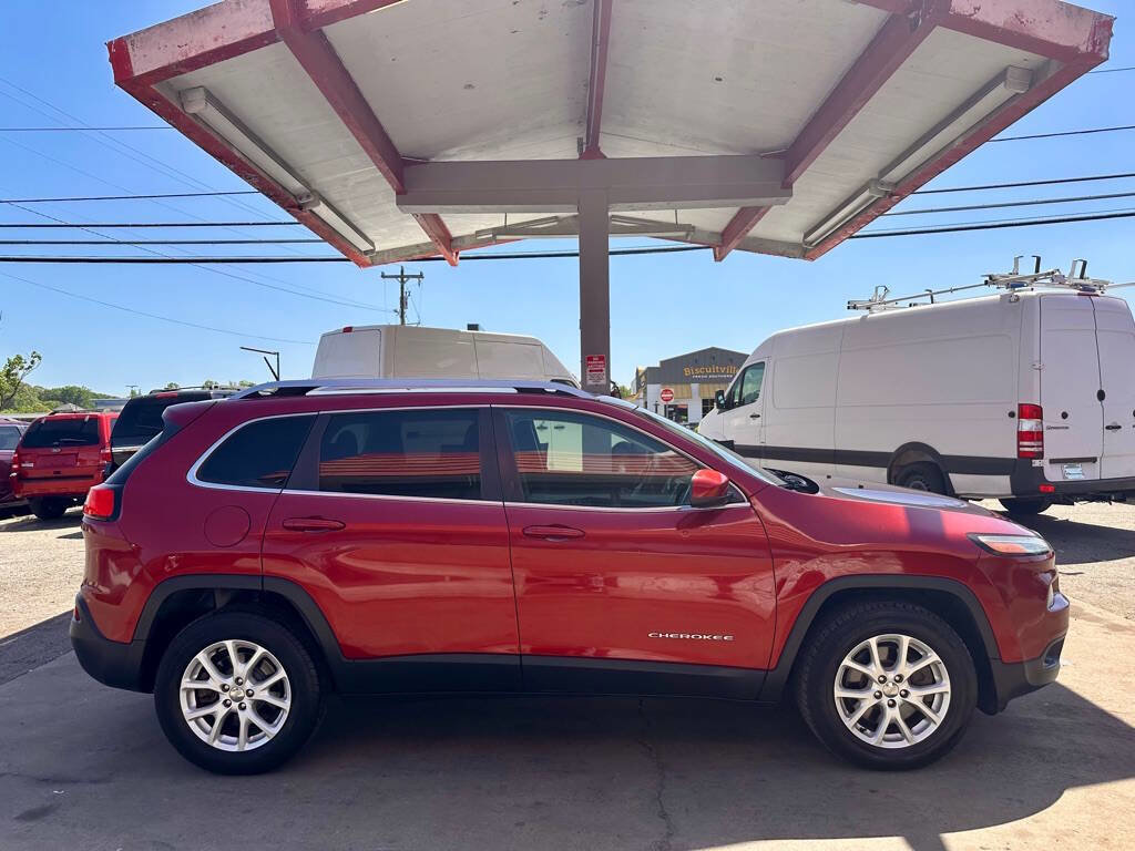 Used 2014 Jeep Cherokee Latitude AWD/4WD image 8