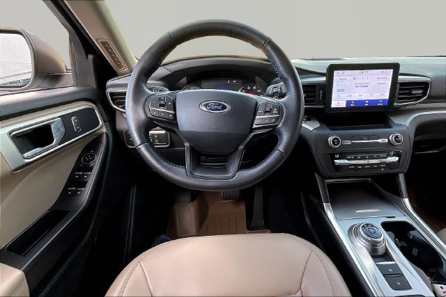 Used 2020 Ford Explorer XLT w/ Equipment Group 202A RWD image 8