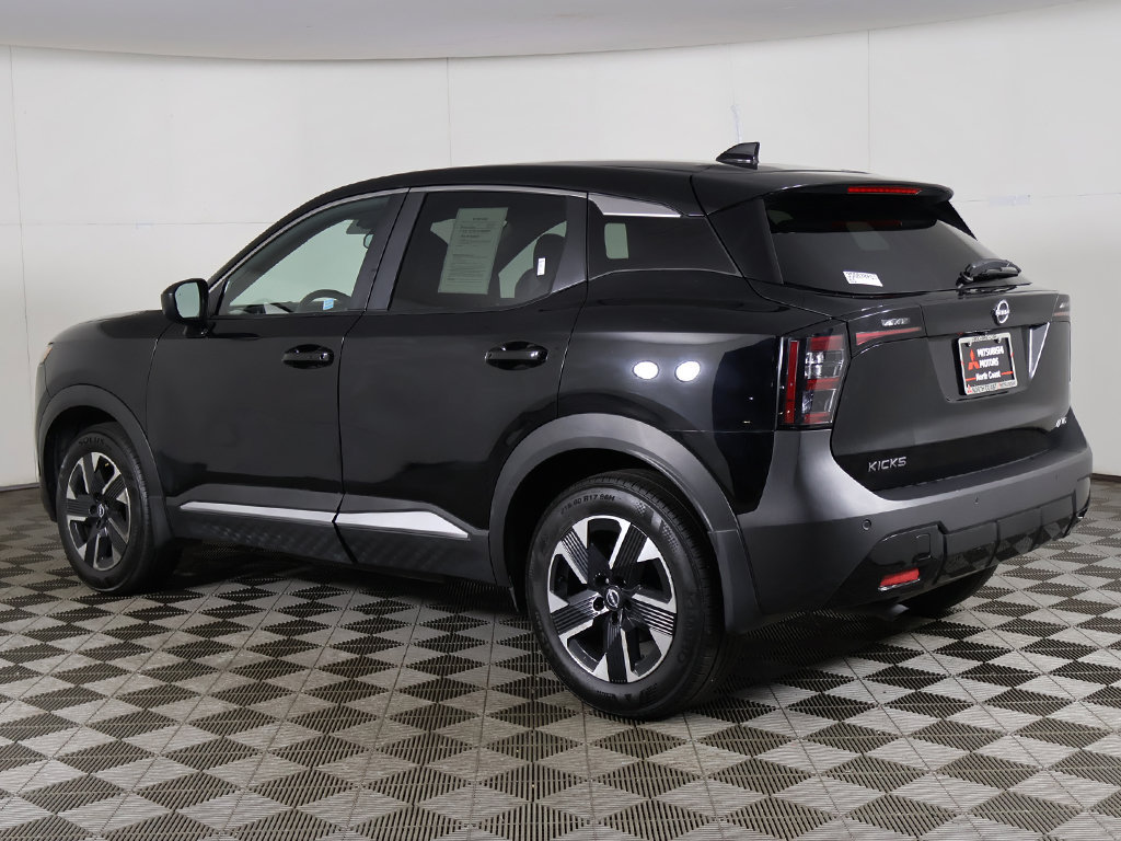 Used 2025 Nissan Kicks SV AWD/4WD image 9