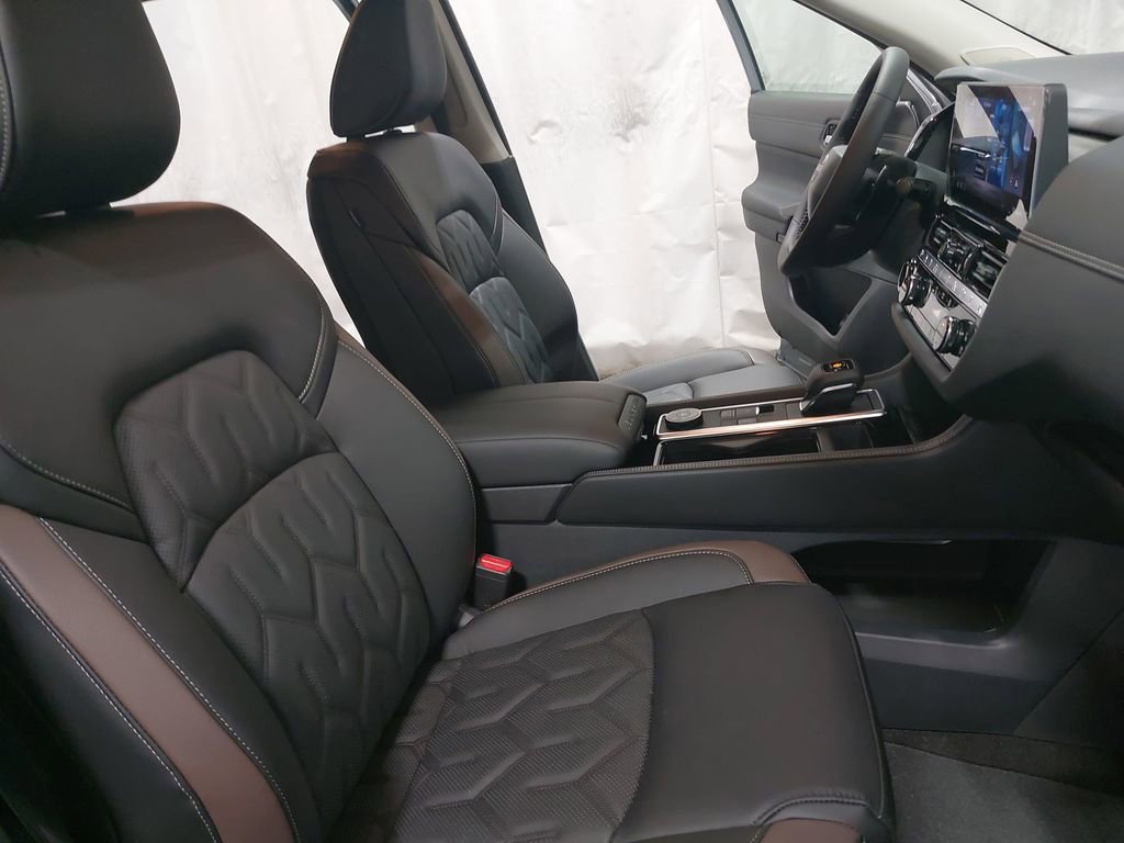 New 2026 Nissan Pathfinder Platinum image 10