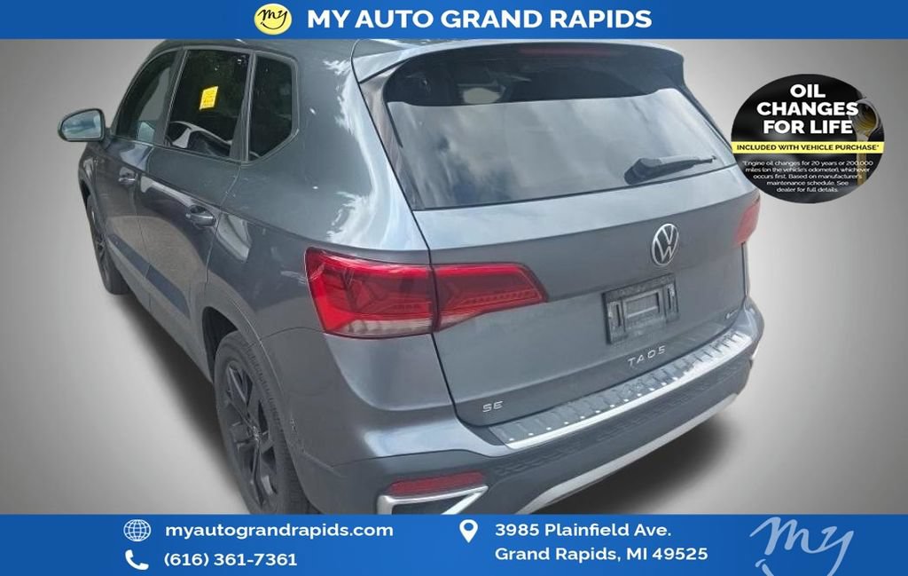 Used 2023 Volkswagen Taos SE w/ Panoramic Sunroof Package AWD/4WD image 7
