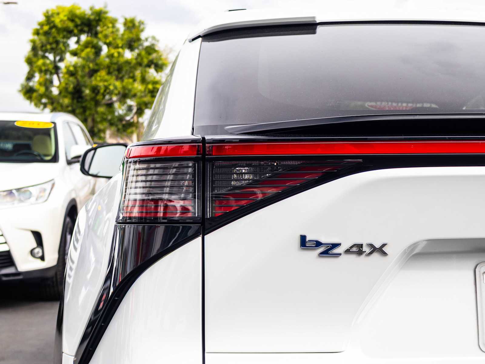 Used 2023 Toyota bZ4X XLE w/ Weather Package FWD image 11