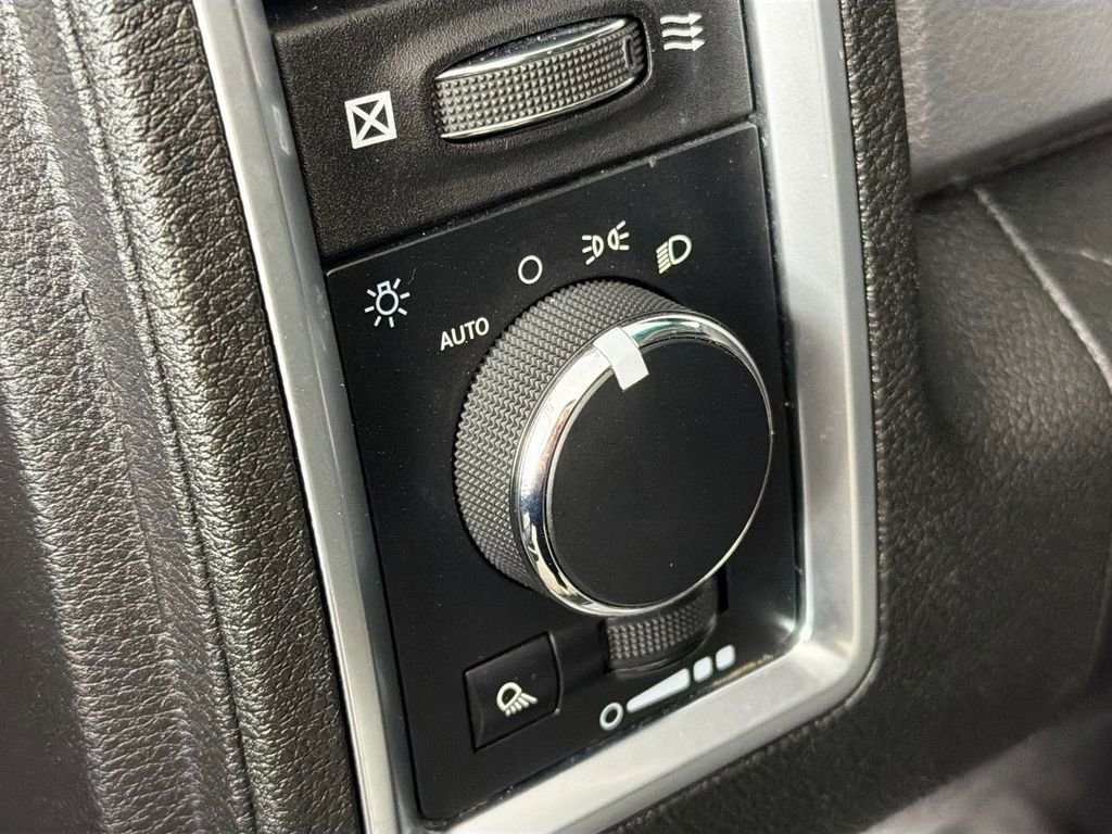 Used 2019 RAM 1500 Classic SLT image 10