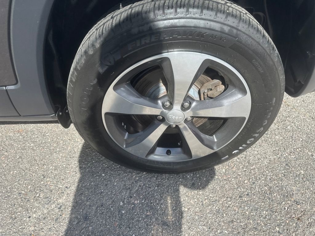 Used 2019 Jeep Cherokee Limited image 14