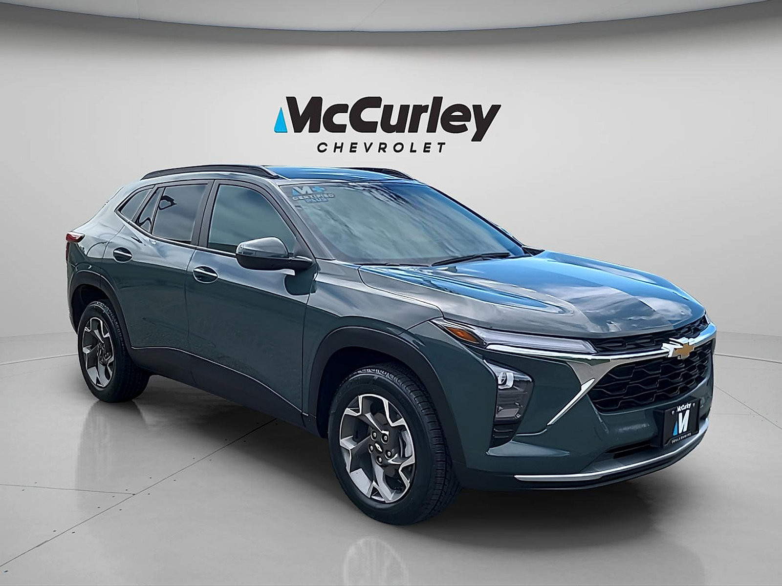 Used 2025 Chevrolet Trax LT FWD image 1