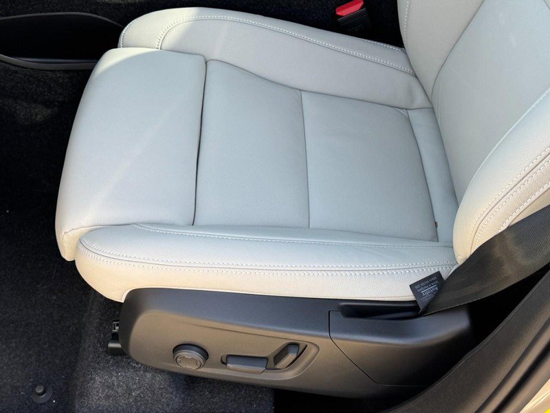 New 2026 Volvo XC40 B4 Plus w/ Climate Package image 16