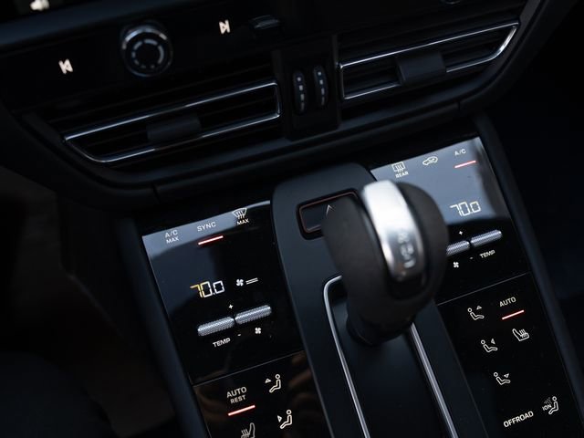 New 2026 Porsche Macan GTS image 25